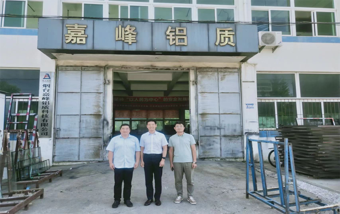鋁門窗幕墻龍頭企業(yè)、煙臺民建科技總支部主委、飛龍集團宋總蒞臨嘉峰鋁質(zhì)公司考察調(diào)研